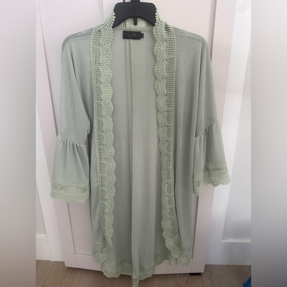 Green Lace Trim Kimono with Flowy Sleeves